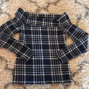 Adorable off the shoulder sweater plaid & white XS